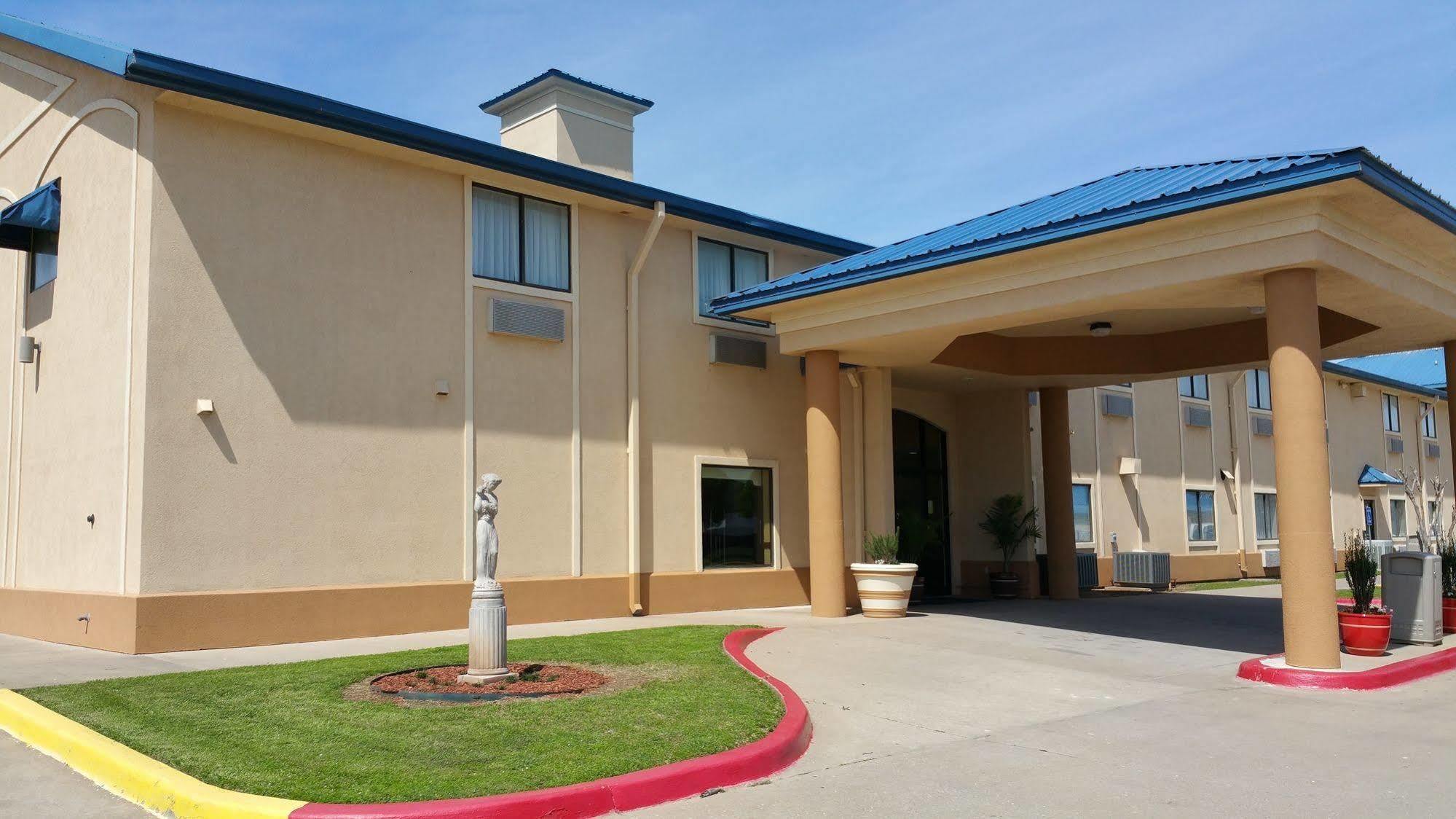 Quality Inn & Suites Wichita Falls I-44 Exterior photo